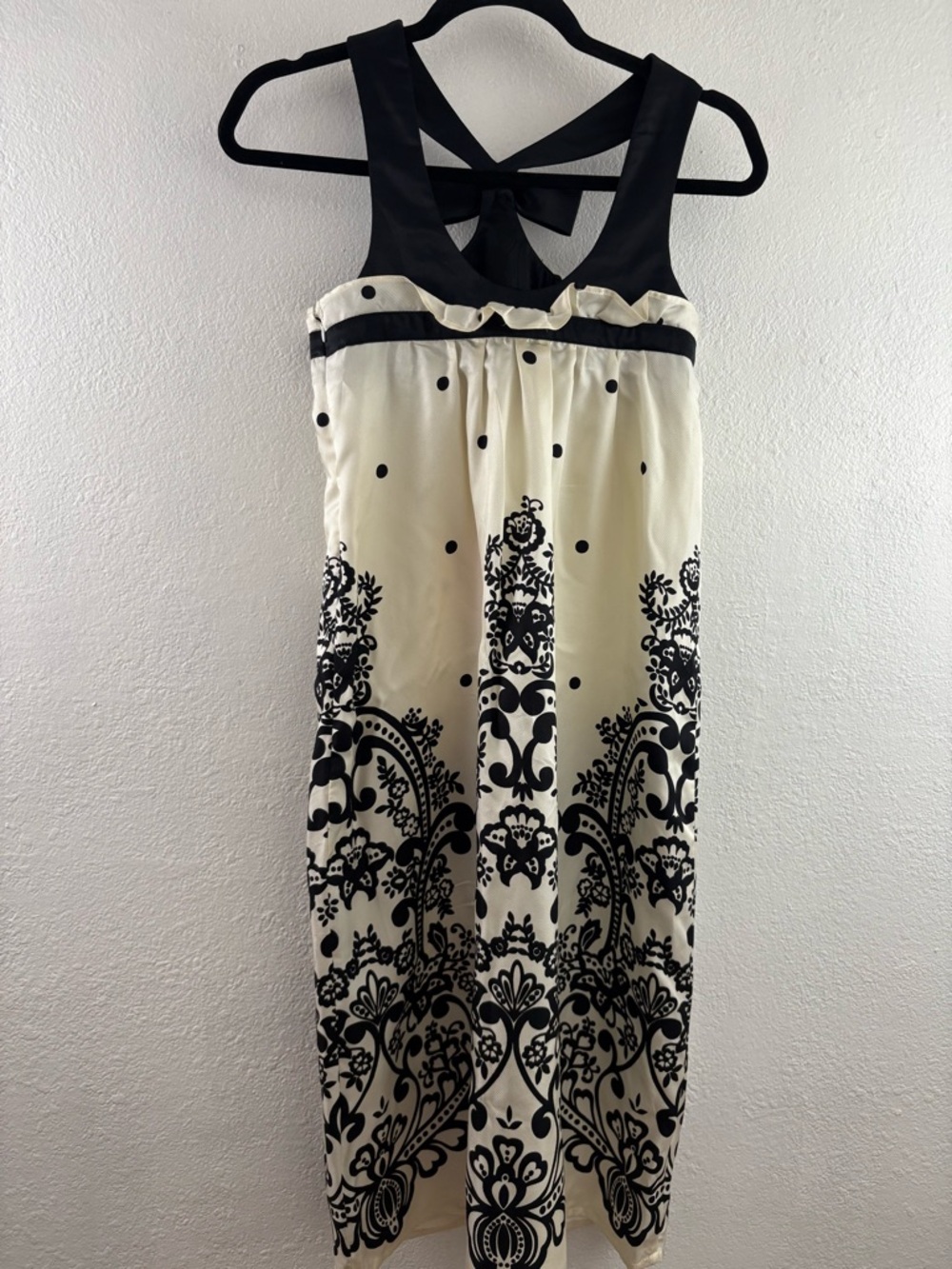 Voom black and white sleeveless swing style with a patterned design size XS